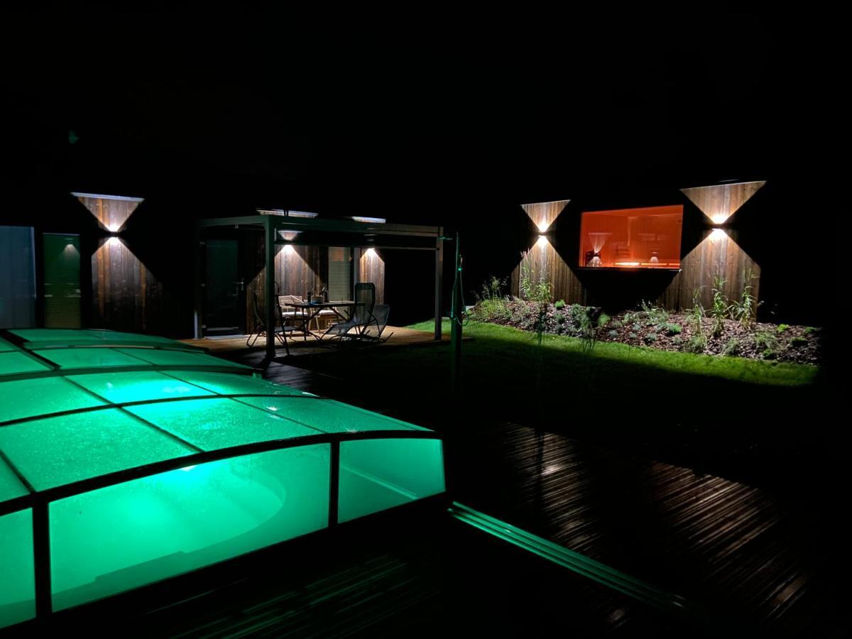Nowe Domki Deluxe Z Widokiem Na Zatoke Z Basenem I Sauna Oslonino Exteriér fotografie