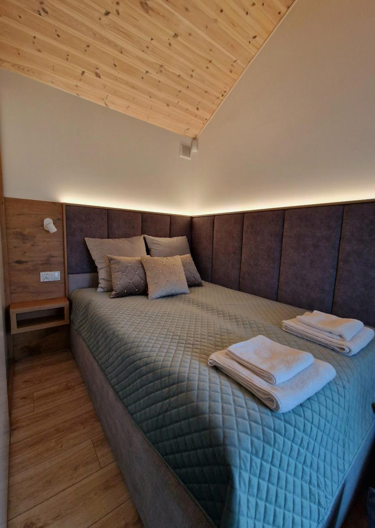 Nowe Domki Deluxe Z Widokiem Na Zatoke Z Basenem I Sauna Oslonino Exteriér fotografie