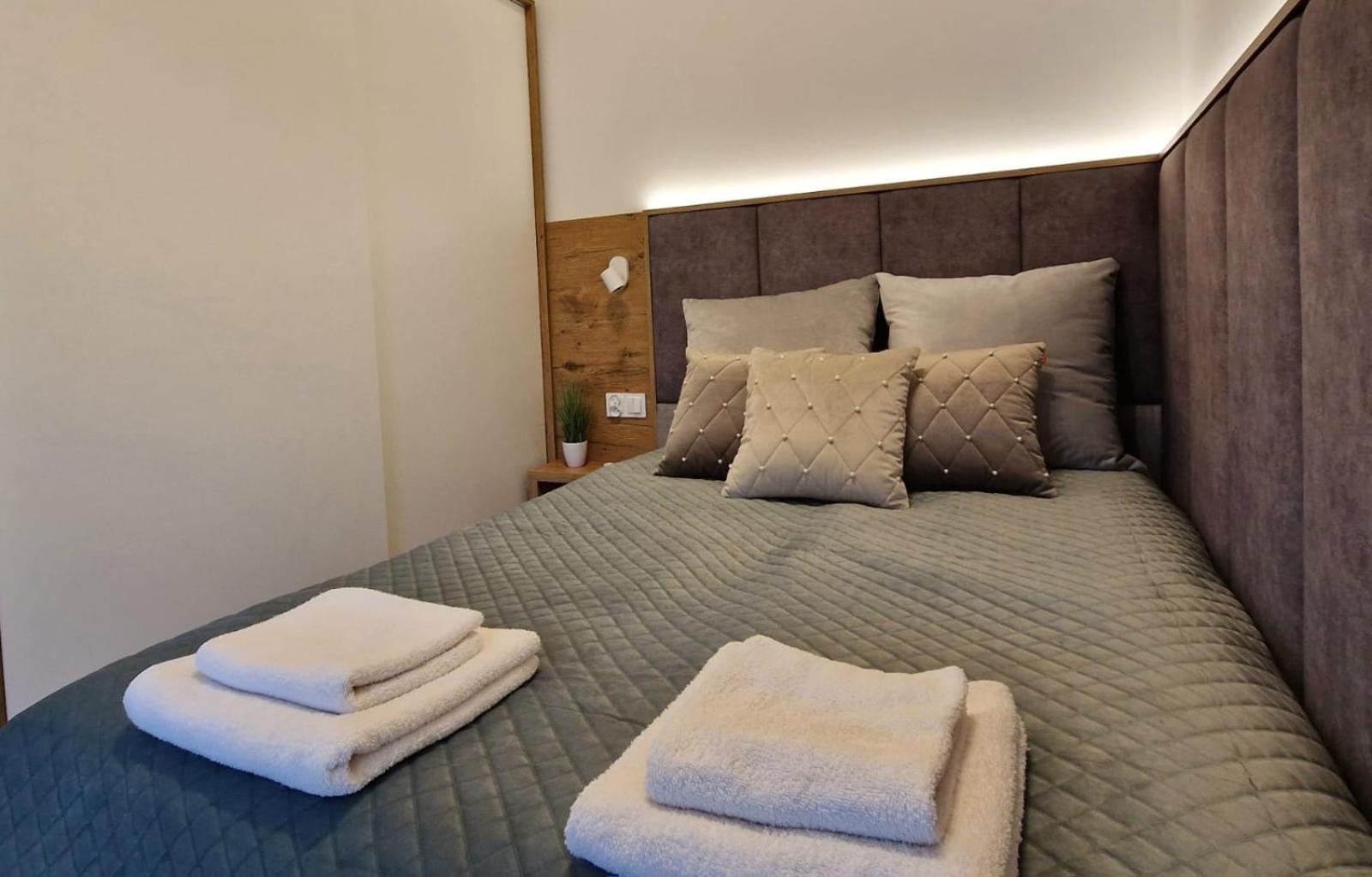 Nowe Domki Deluxe Z Widokiem Na Zatoke Z Basenem I Sauna Oslonino Exteriér fotografie