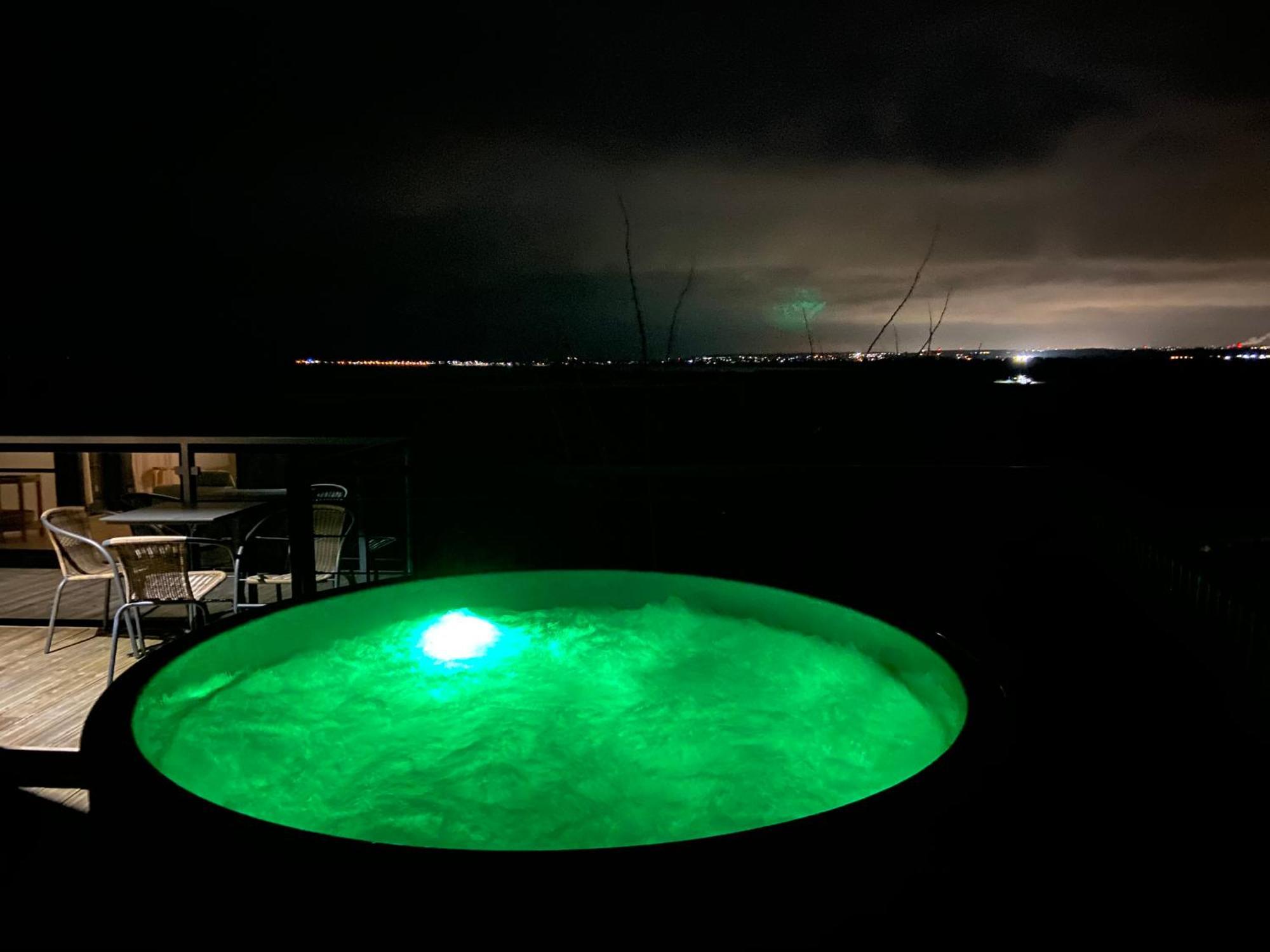 Nowe Domki Deluxe Z Widokiem Na Zatoke Z Basenem I Sauna Oslonino Exteriér fotografie